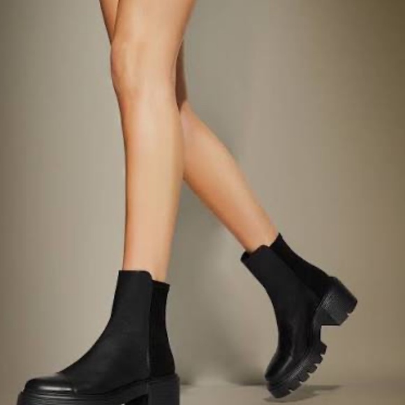 Stuart Weitzman 5050 Soho 70mm Leather Booties Black, 10 - New - Picture 8 of 9